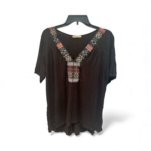 Embroidered Black Women's V-Neck Top Sz 1X